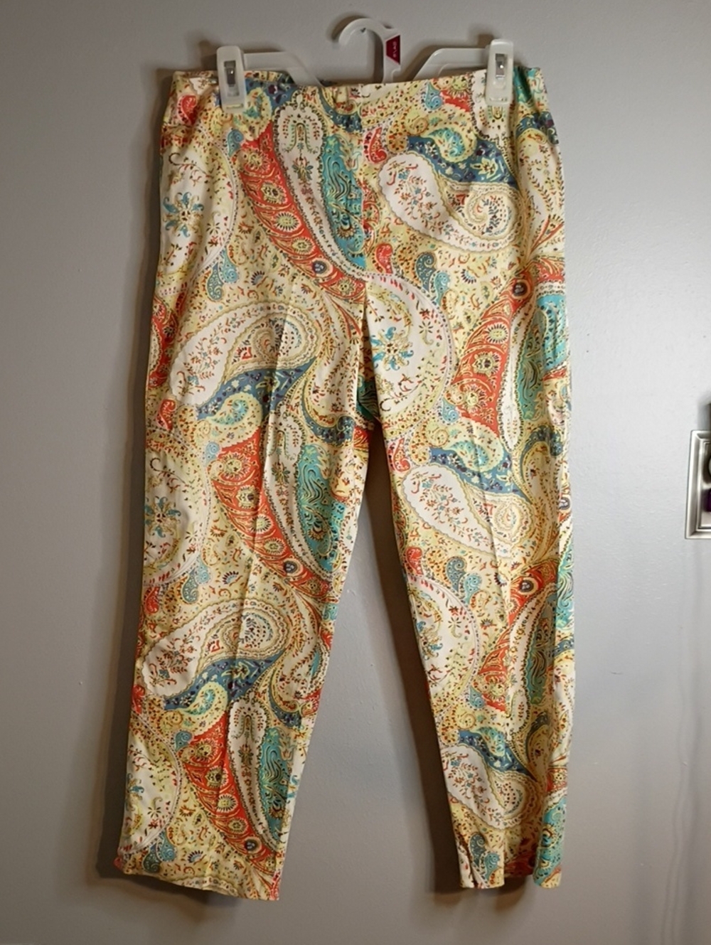 Peck & Peck Paisley Capris in Cream, Teal & Coral